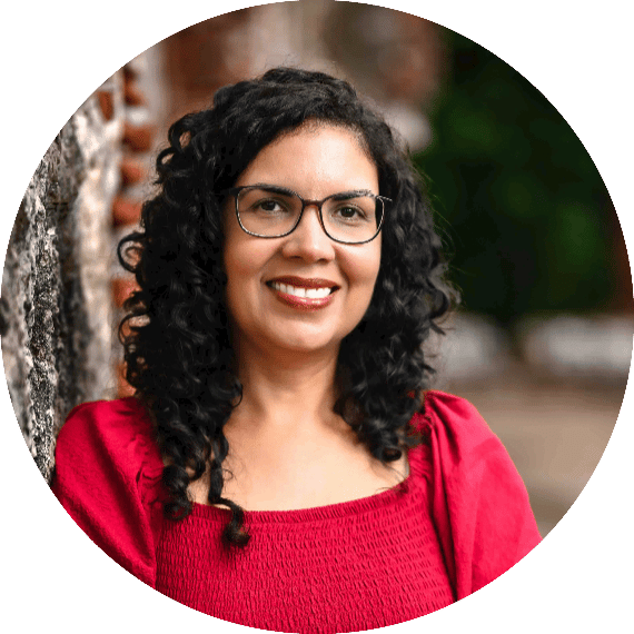 Portrait of author Delise Torres