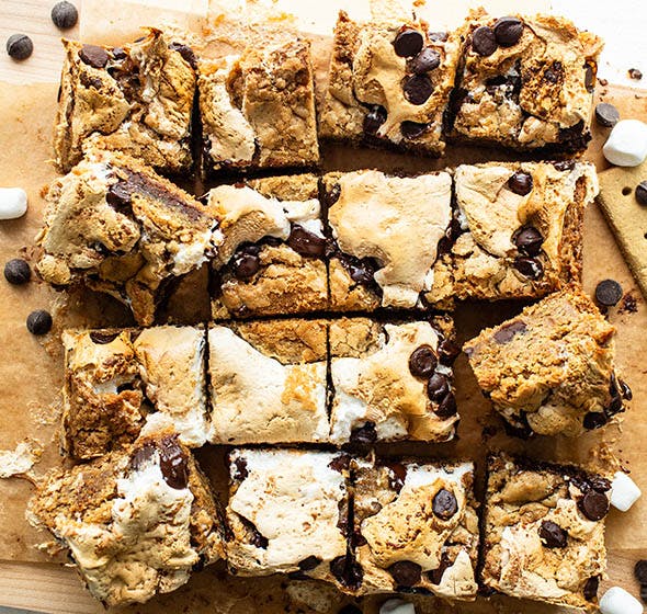 cutting board of s'mores bars