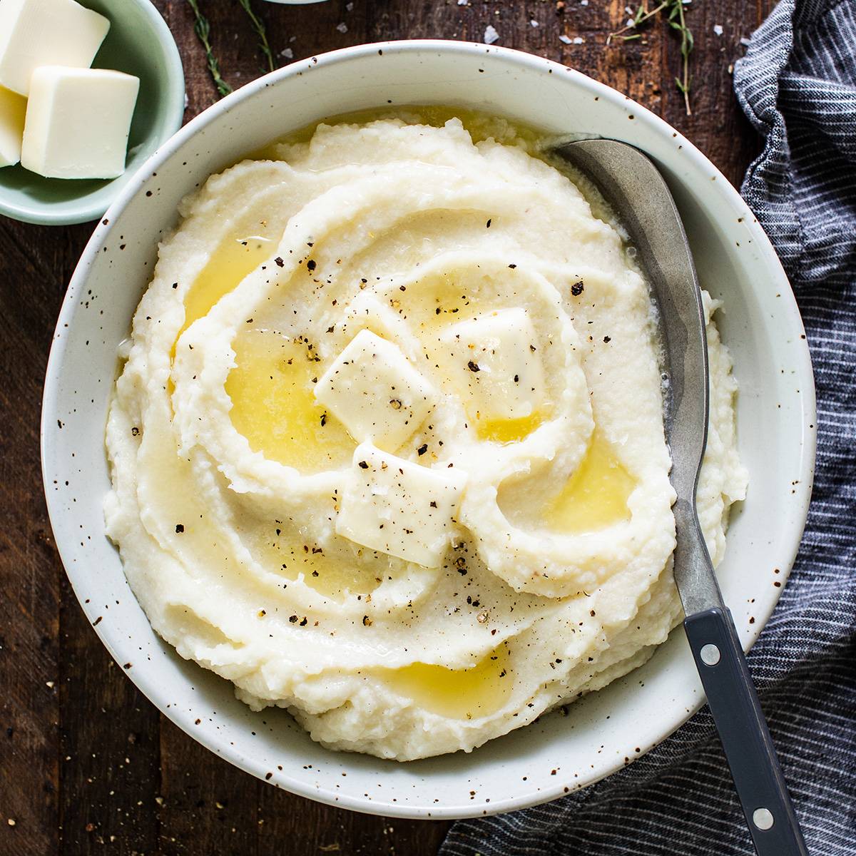 bowl of mashed potatoes