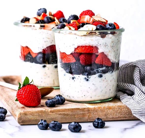 jars of high protein overnight oats