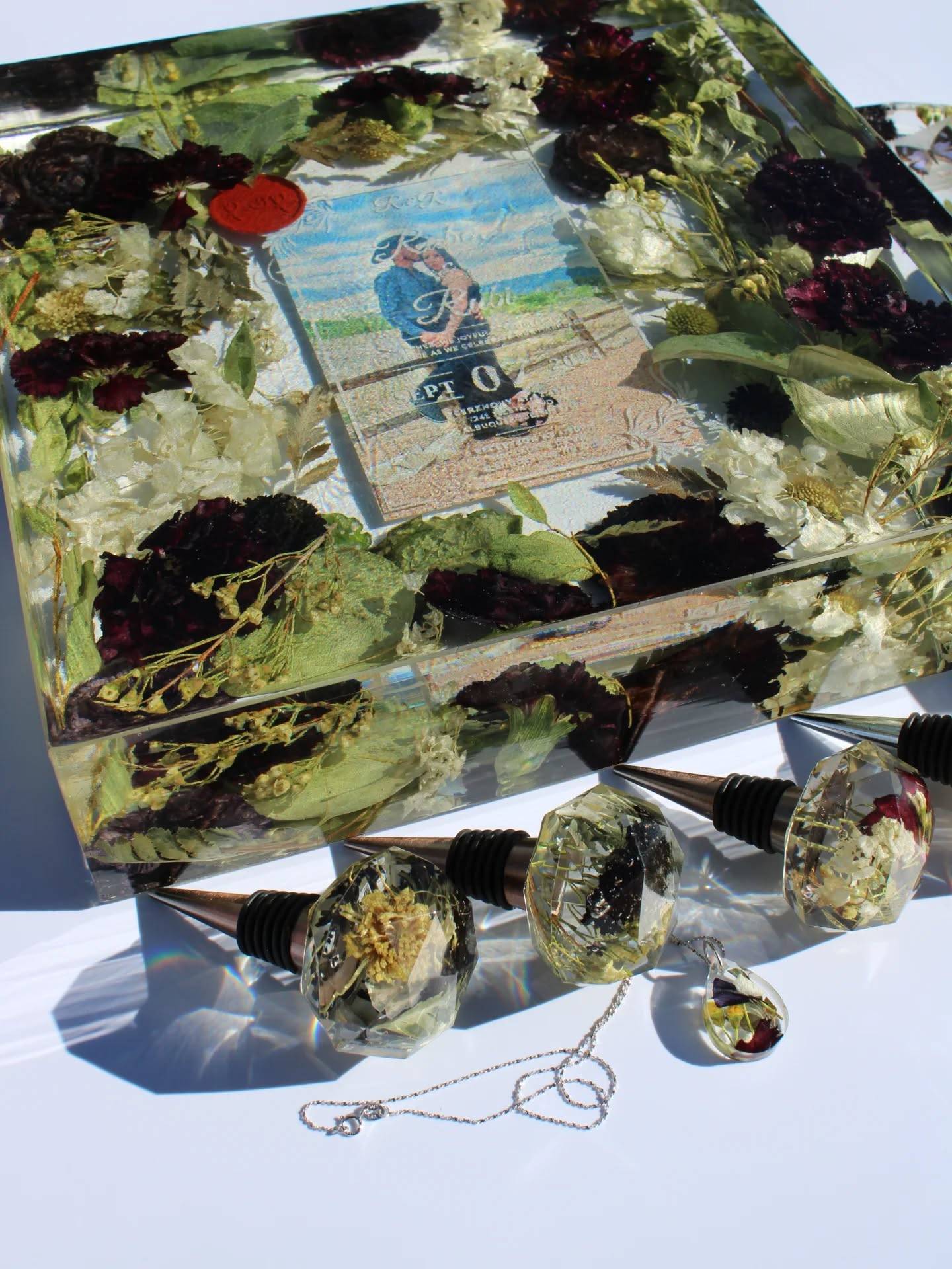 A bouquet transformed into timeless pieces. ✨
Ring holder. Wine stoppers. Jewelry. Keepsake block.

Turn your bouquet into pieces you can keep and use every day.

Visit our website. Link in bio.

#preservedflowers #weddingbouquet #bouquetpreservation #resinkeepsake #weddingkeepsake