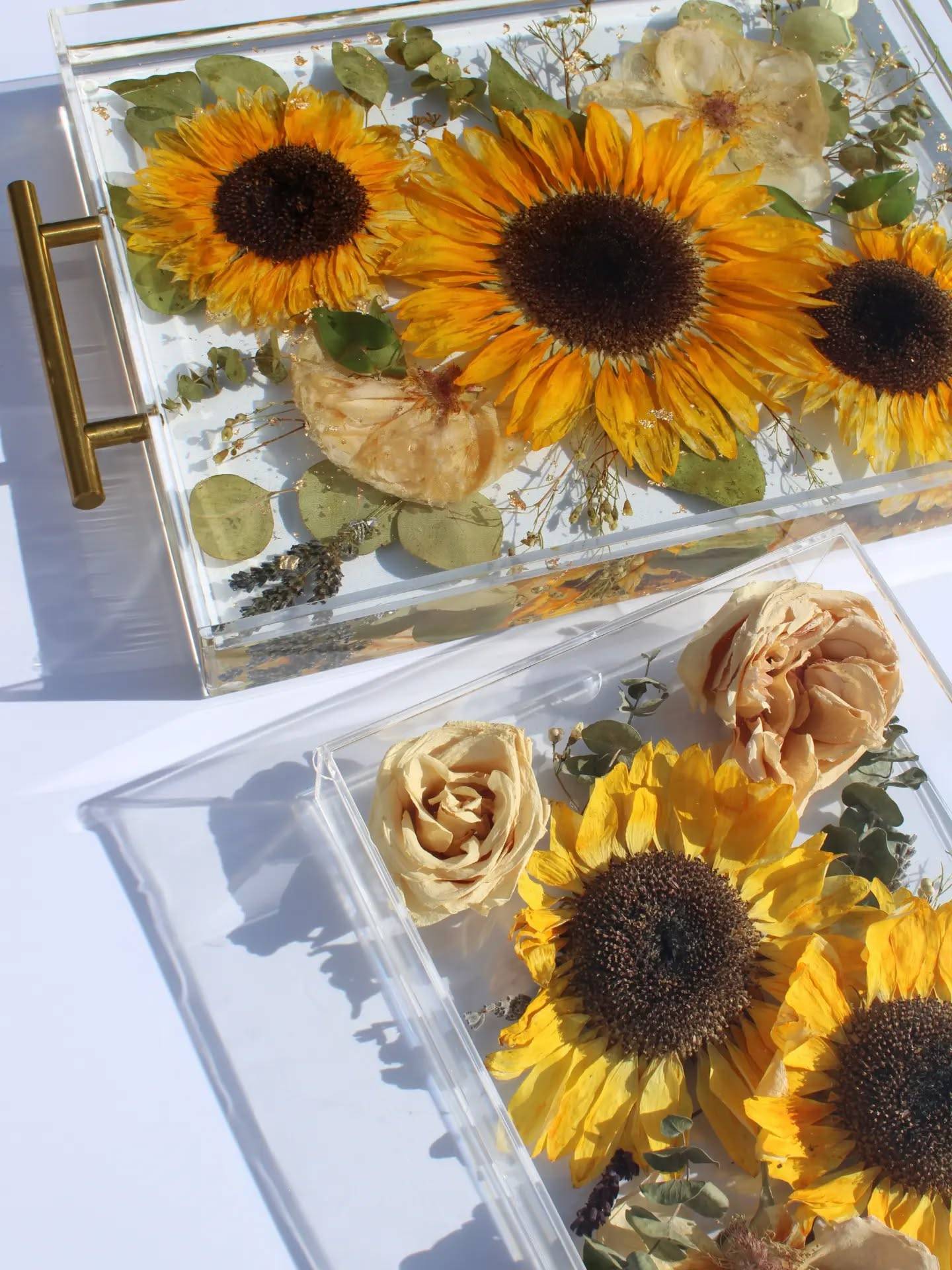 Theresa's collection 🌻

A beautiful way to keep special flowers close for years to come.

Secure your slot today and give your flowers a second life. Link in bio.