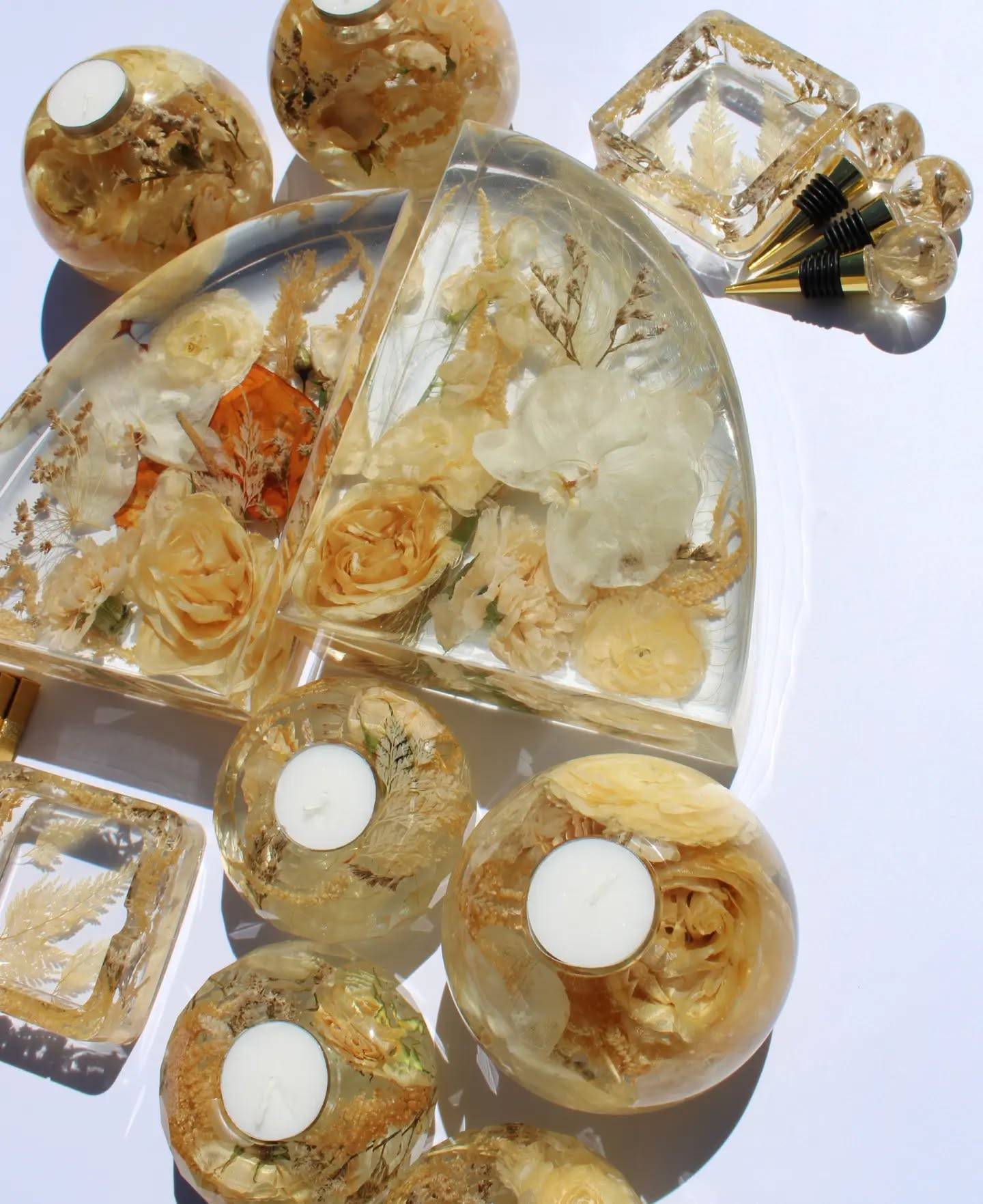 Emily's collection 🤍

Florist: @floriography_flowers 

Reserve your date through the link in bio.
#flowerpreservation #weddingbouquet #bouquetpreservation #newmexicowedding #designsbymaha