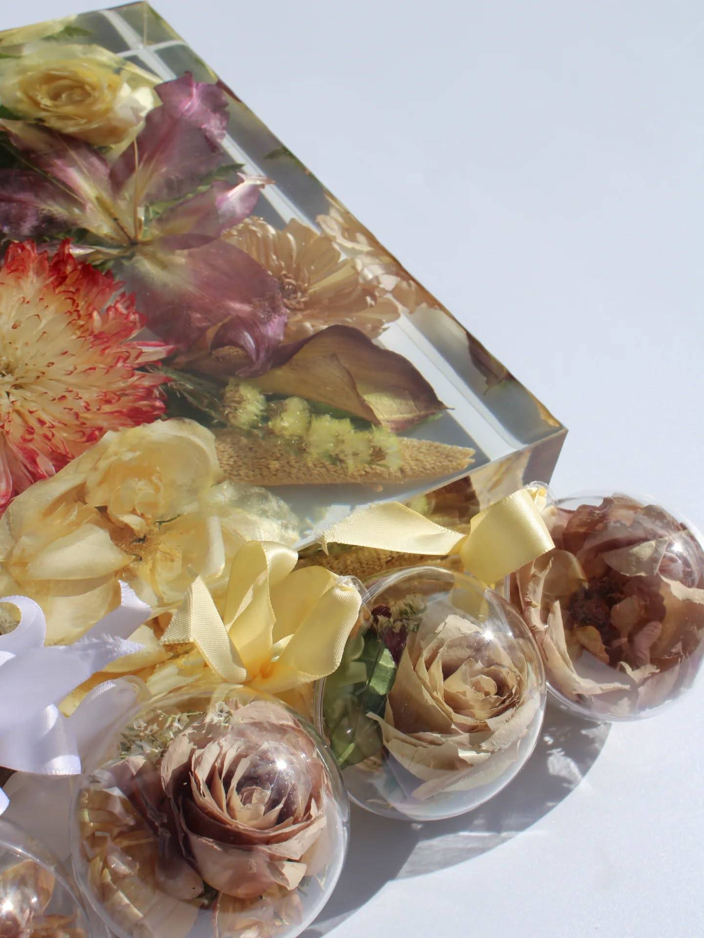 My calendar opens up to 1 year in advance, and spots fill quickly.

If you’re planning to preserve a bouquet from a special moment, I recommend reserving your spot early. Each piece is handcrafted, so I accept a limited number of orders at a time.

Visit our website to check availability. Link in bio.

#flowerpreservation #weddingkeepsake #bouquetpreservation #resinart #designsbymaha