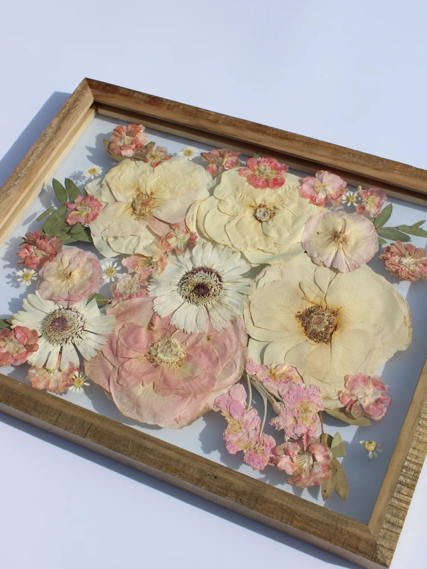 Leslie's collection 🌸

If you’re planning ahead, you can explore all keepsake options in the link in bio.

#flowerpreservation #weddingkeepsake #weddingtips #pressedflowerframe #designsbymaha