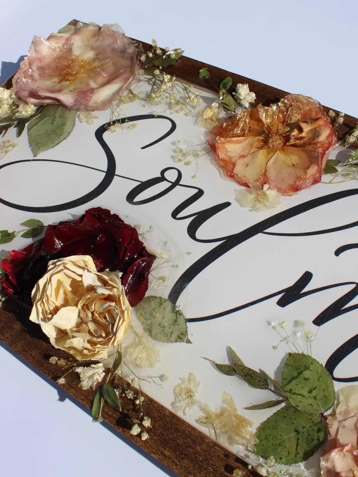 Giles & Christina’s collection 🤍

Book your preservation slot before your flowers fade...
🔗 Link in bio

#flowerpreservation #bouquetpreservation #preservedflowers #resinflowers #designsbymaha