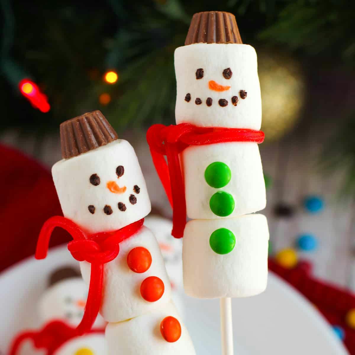 Marshmallow snowman pops.