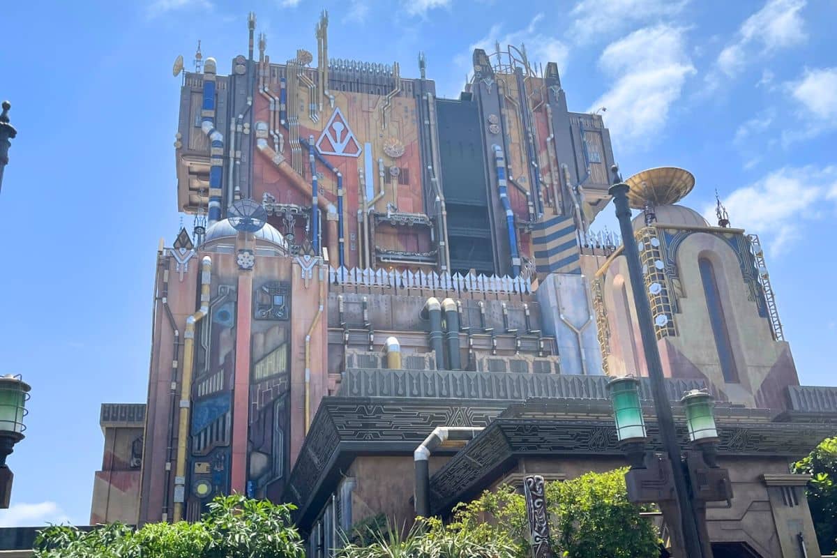 mission breakout attraction