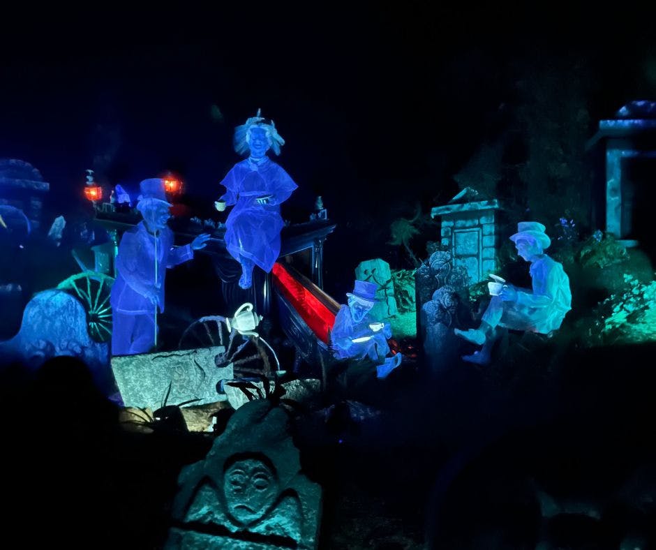 ghosts in Haunted Mansion ride