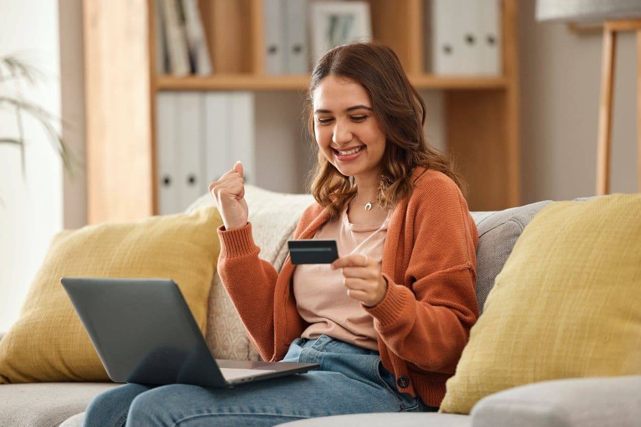 A woman uses her credit card to shop online