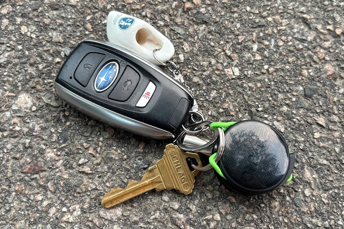 The EPICKA Tagie Mini Strap finder connected to a key ring and car keys