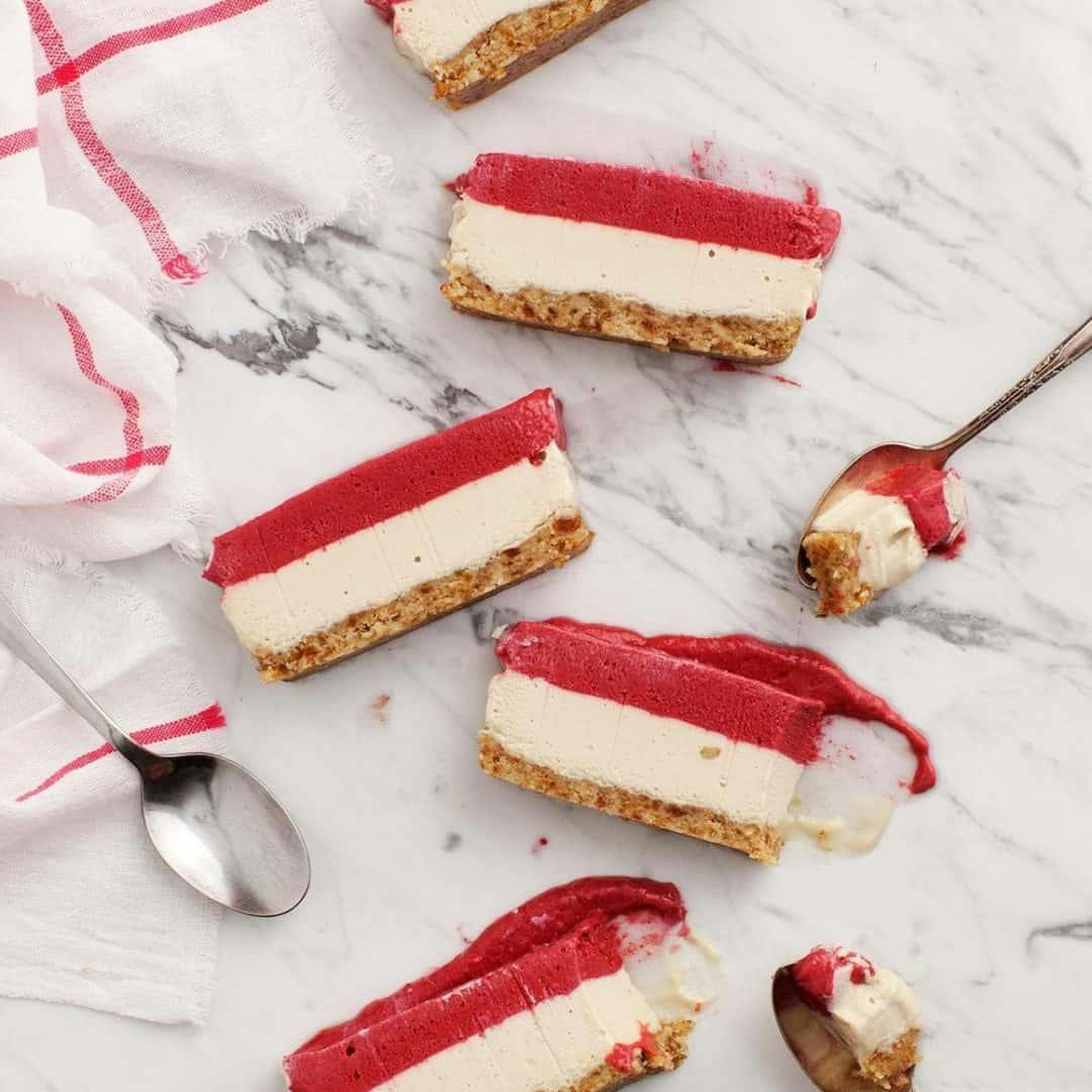 Raspberry vegan cheesecake