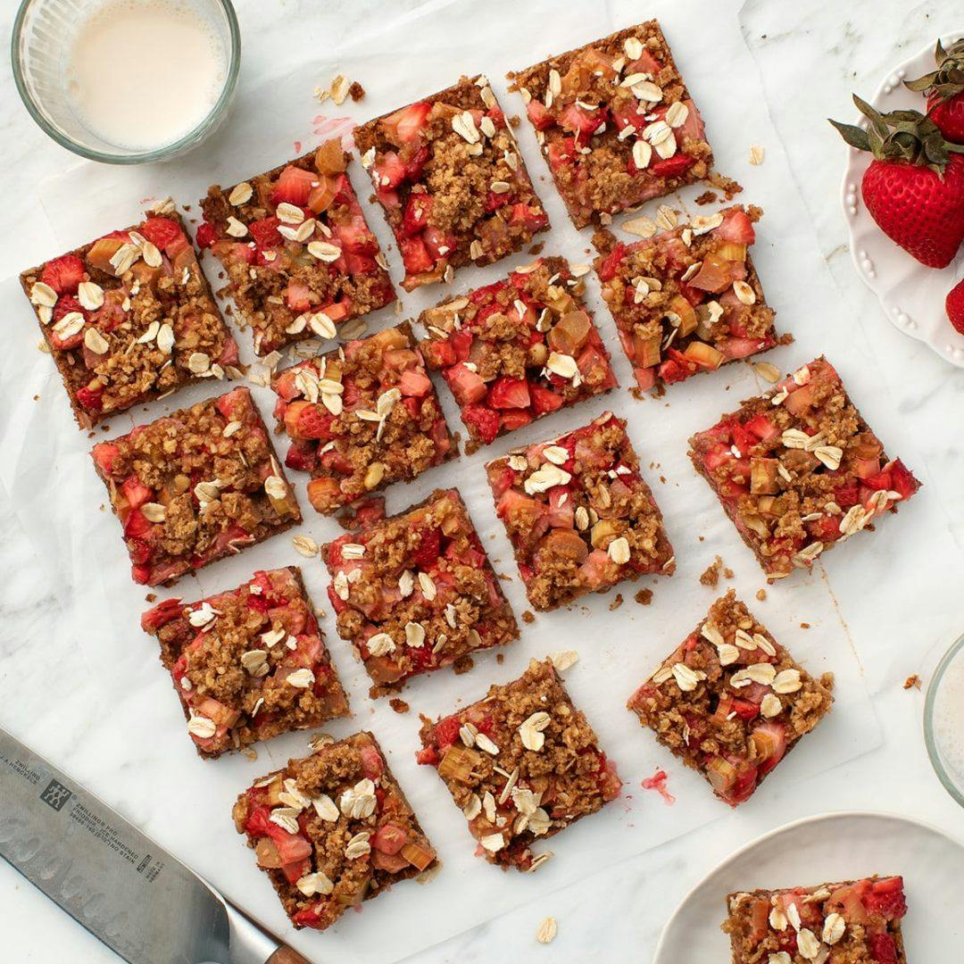 Strawberry Rhubarb Crumble Bars