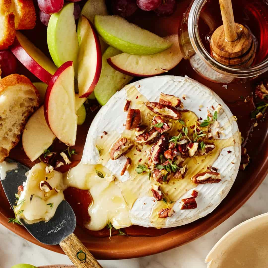 Baked brie with honey and pecans