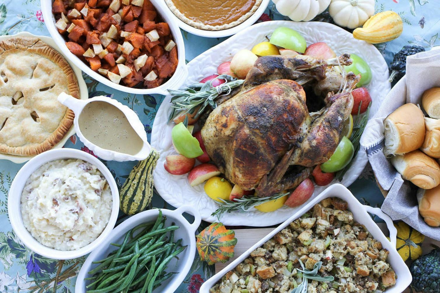 How To Host Thanksgiving Dinner Ebook