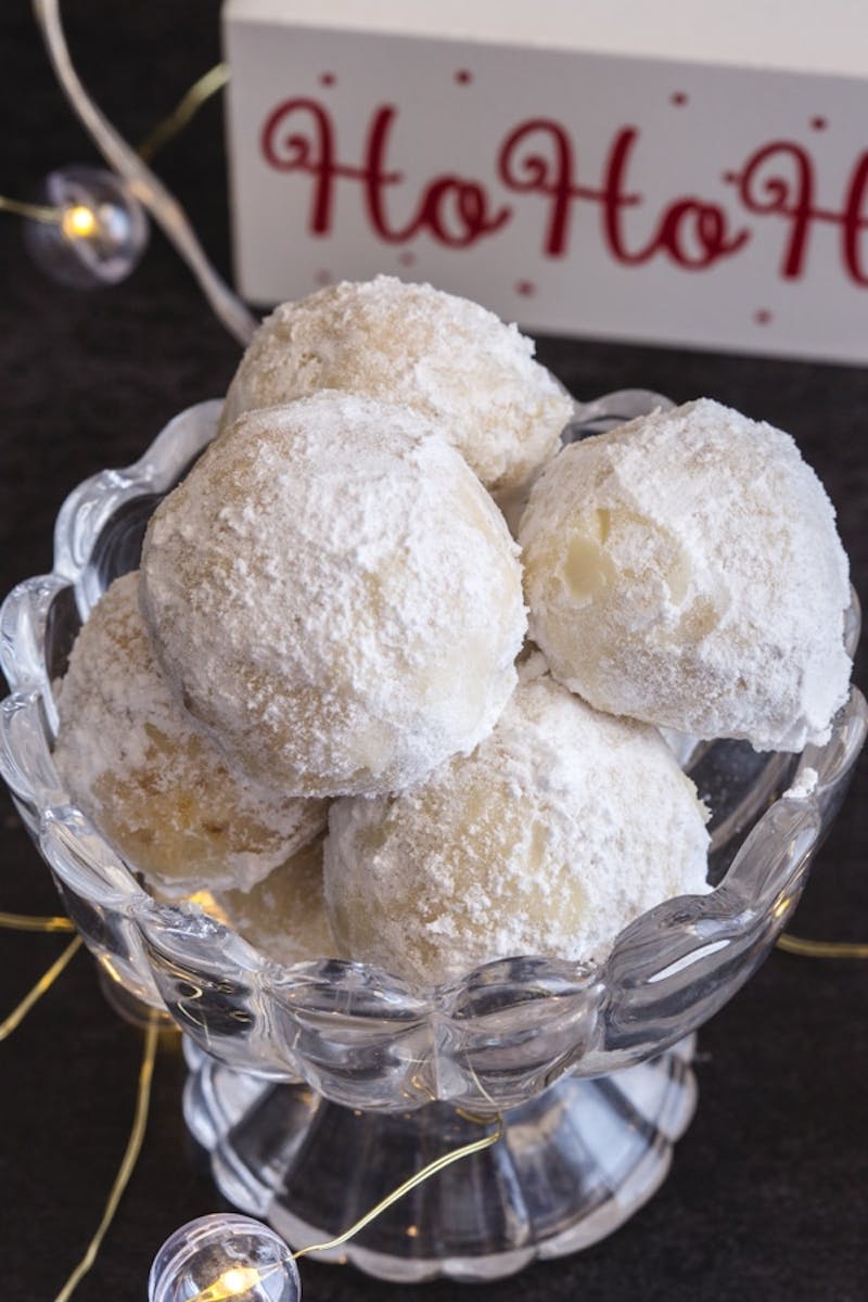 Hazelnut snowball cookies in a glass dish.