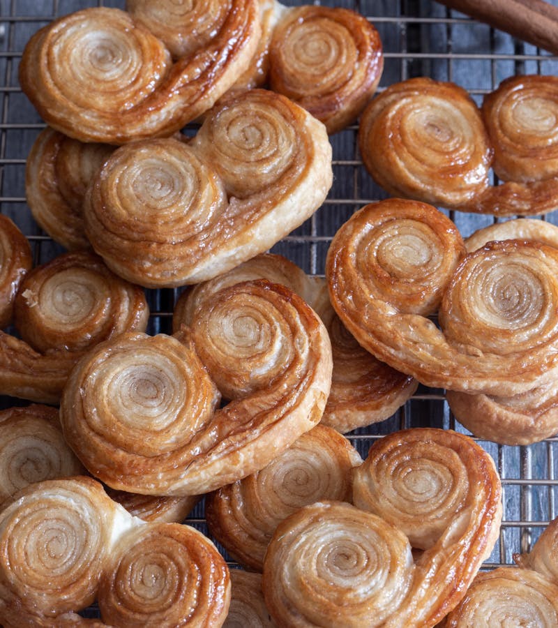 Palmiers on a wire rack.