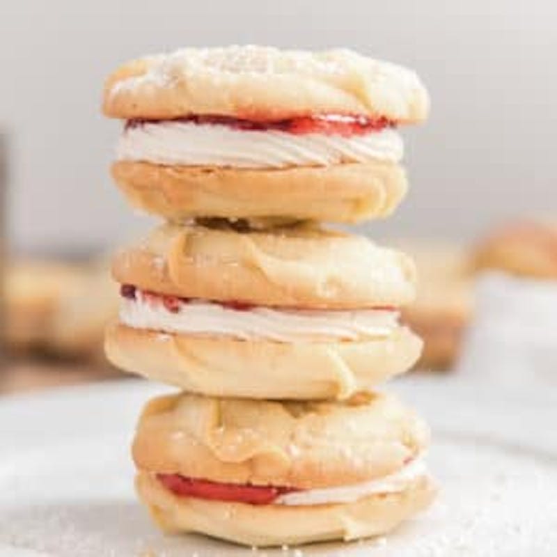 3 stacked Vienesse cookies