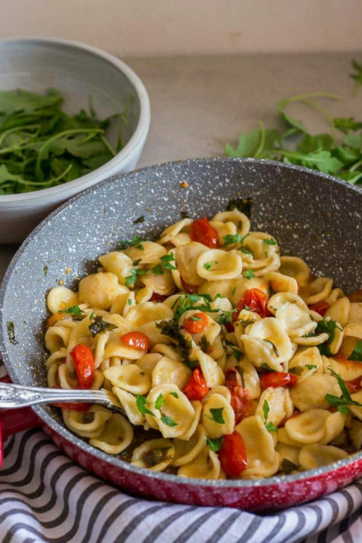 Grape pasta in a red pan.