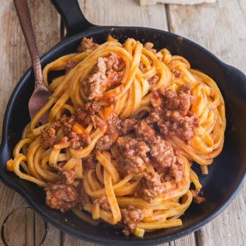 Bolognese & sauce in a black pan.