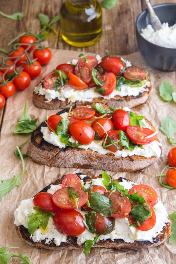 3 bruschette with tomatoes & burrata.