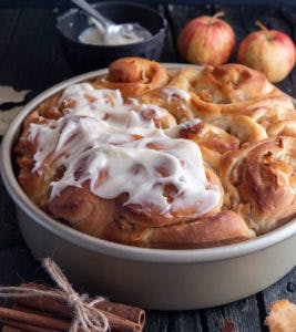 Cinnamon rolls in a cake pan.