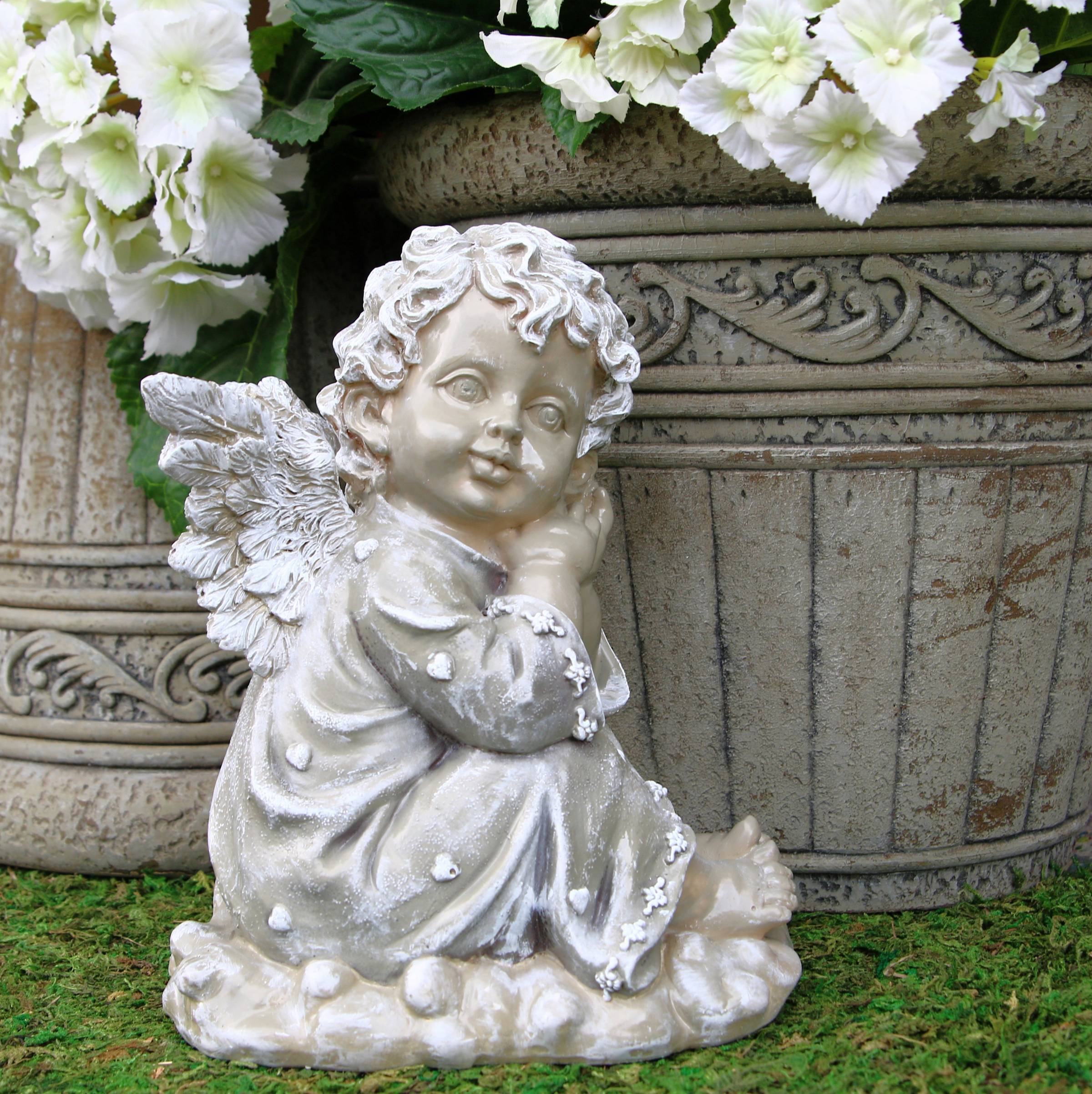 plastic lawn statue makeover with spray paint