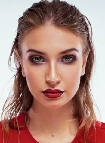 woman in red crew neck shirt