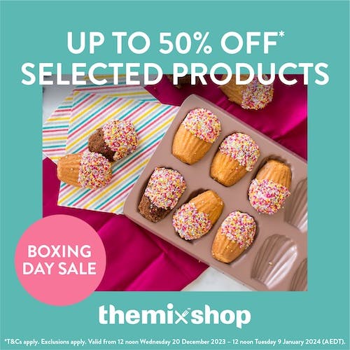 Boxing Day sale with photo of cakes in a gold baking pan