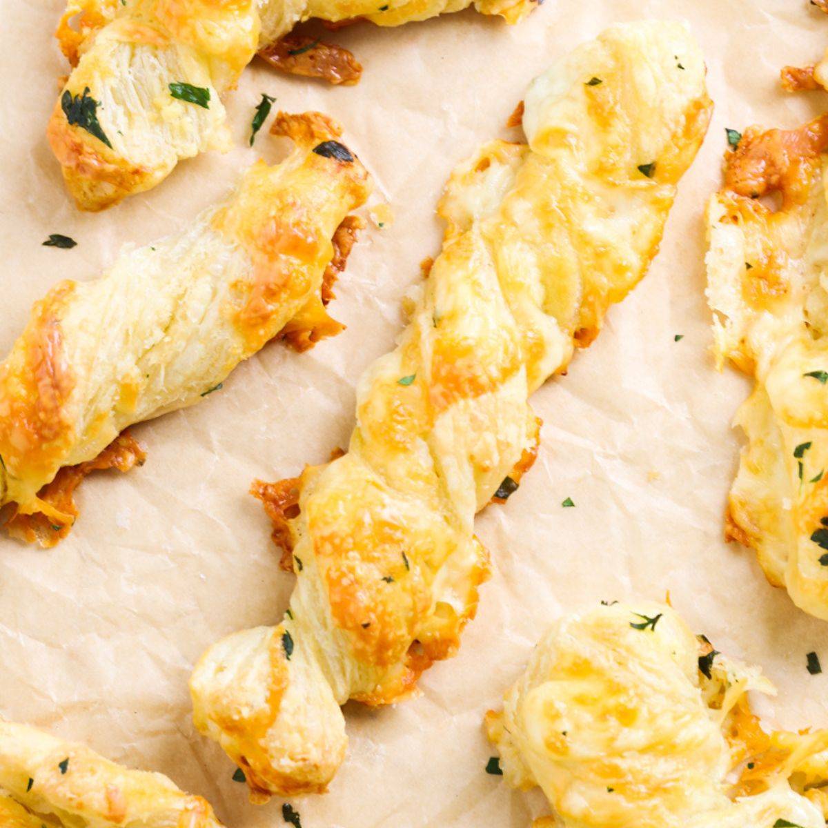 cheesy garlic twists