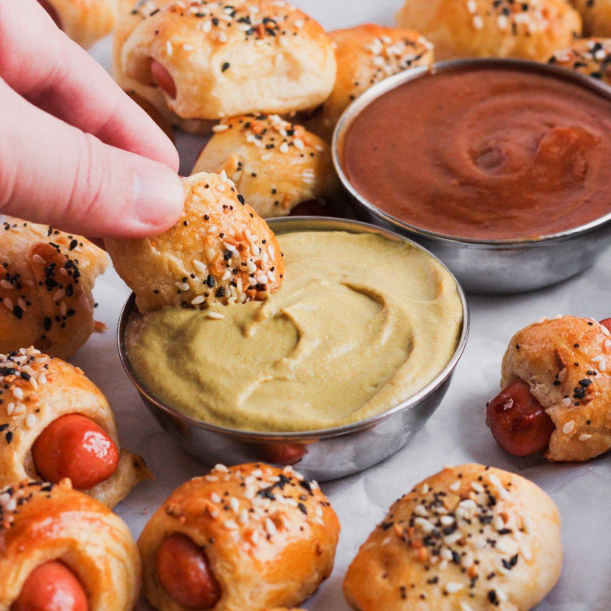 everything bagel pigs in a blanket