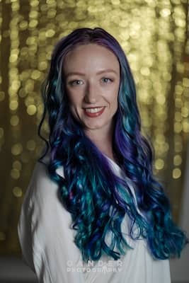 Picture of Beth Thomas with blue hair