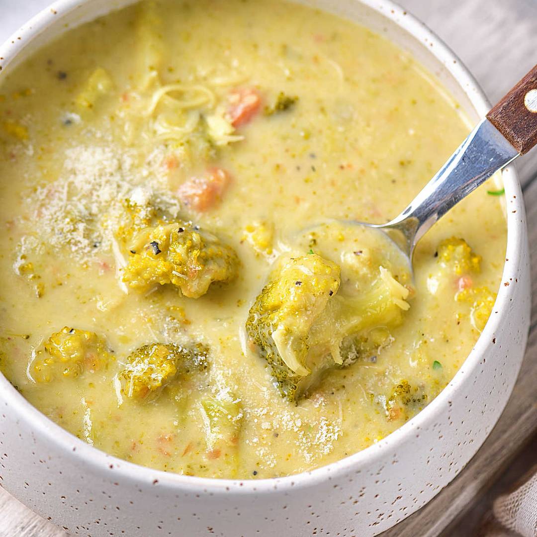 White bowl of broccoli soup.