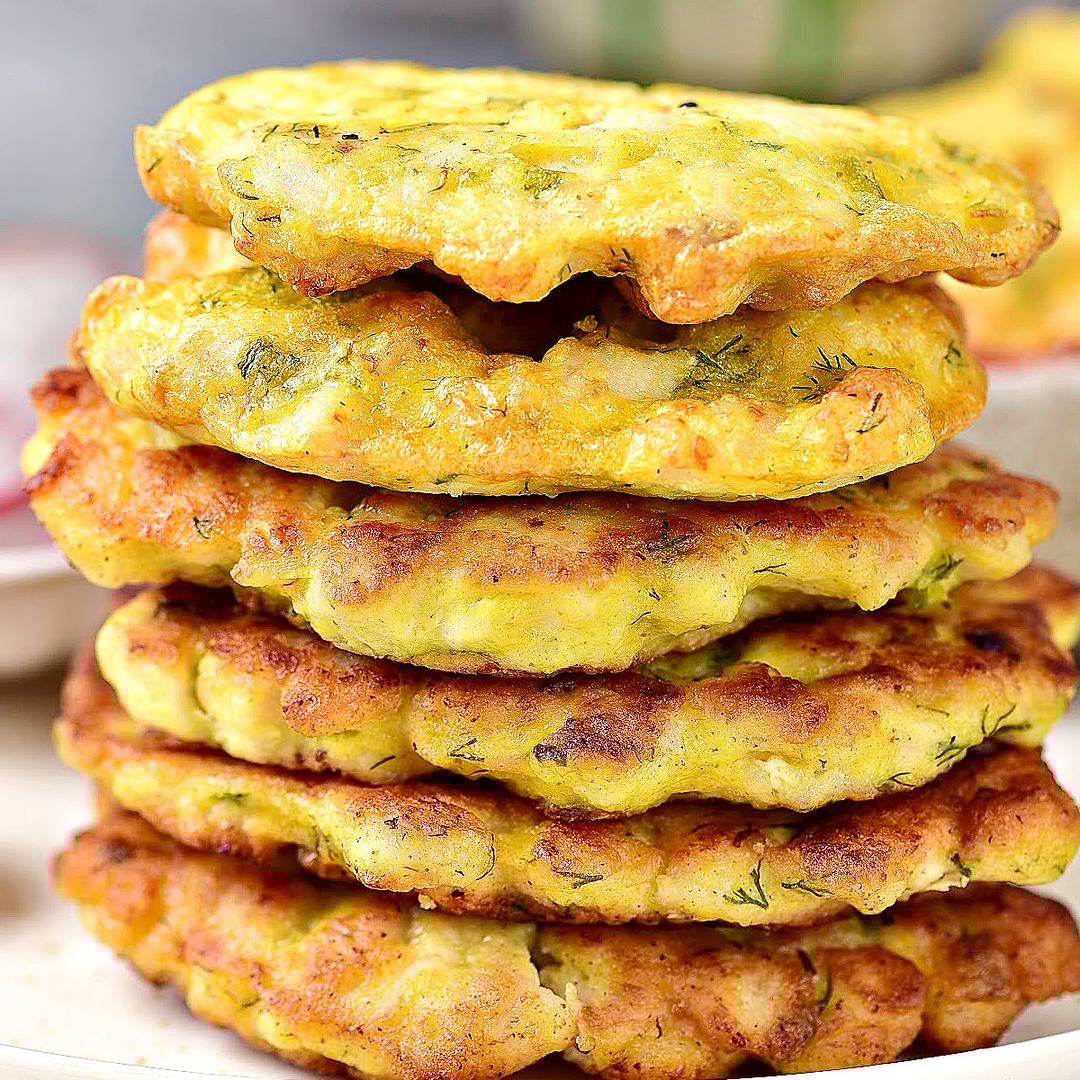 Pile of chicken fritters.