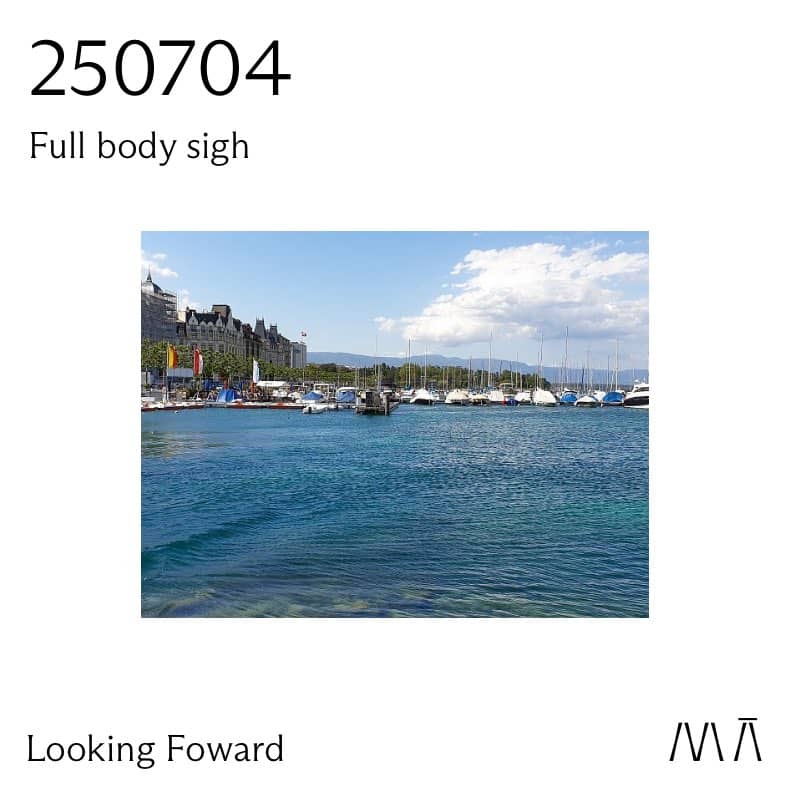 A picture of Lake Geneva taken from the Bains des Paquis