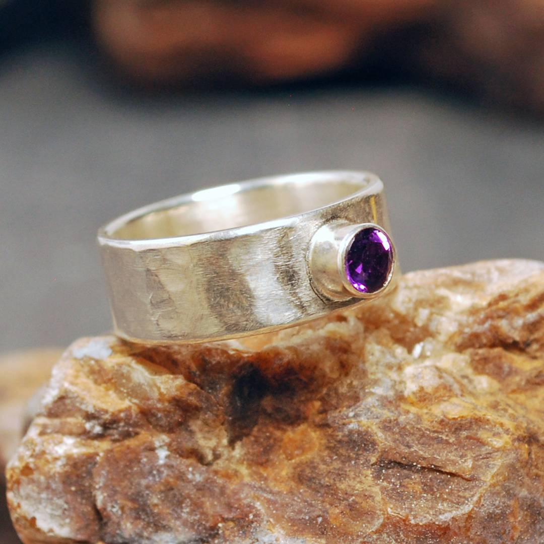Silver ring with faceted amethyst