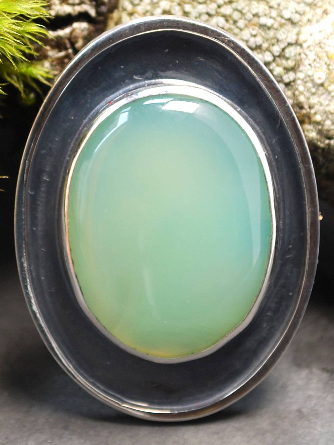 Pendant with very pale green chrysoprase