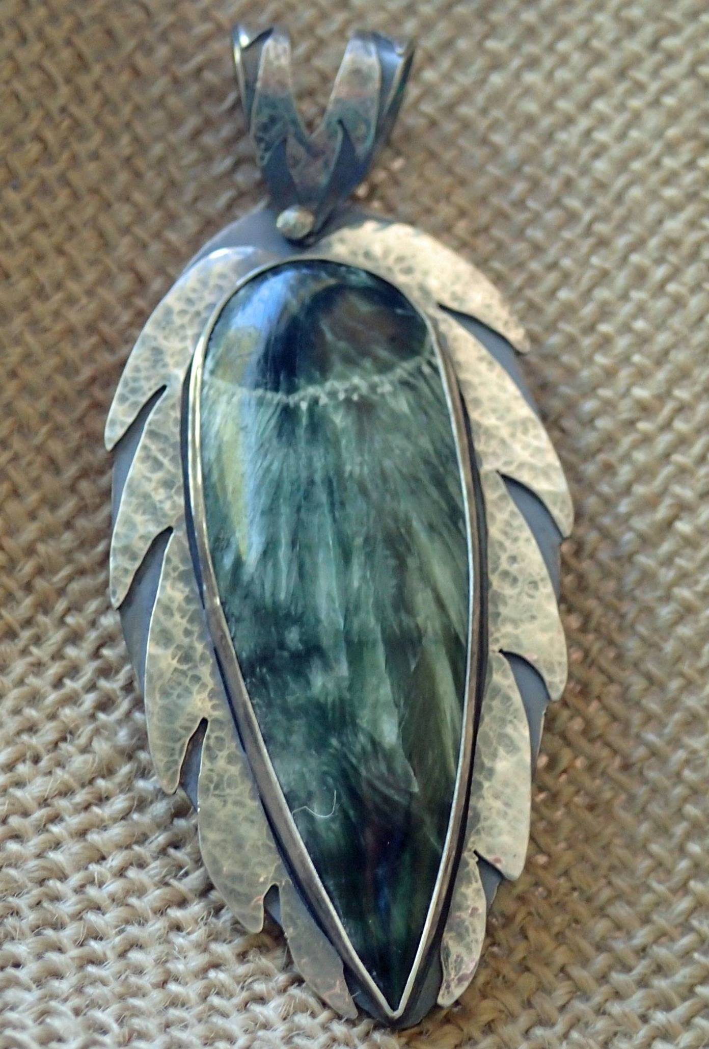 Pendant with seraphinite cabochon