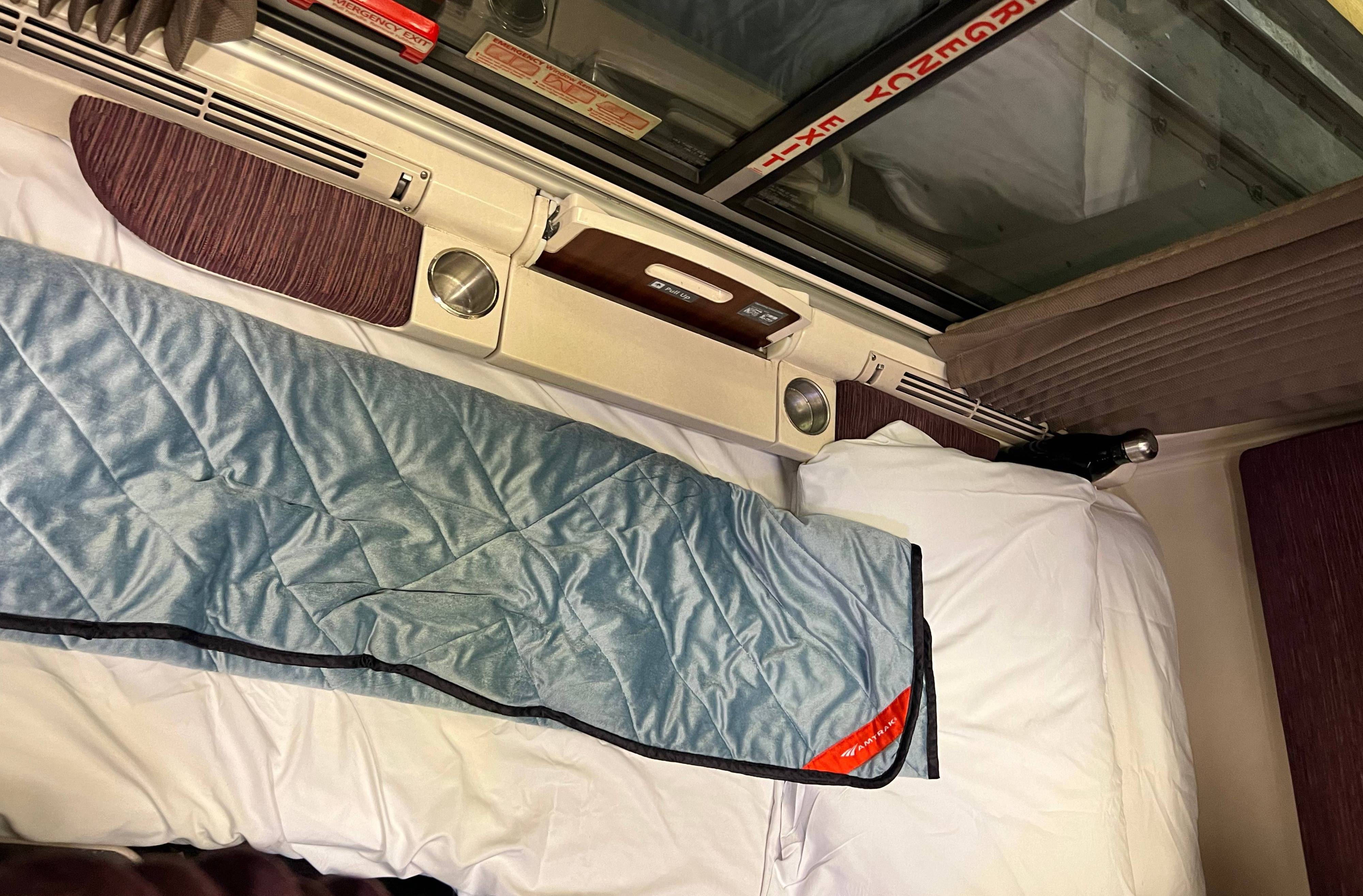 A blanket on a Viewliner roomette bed.