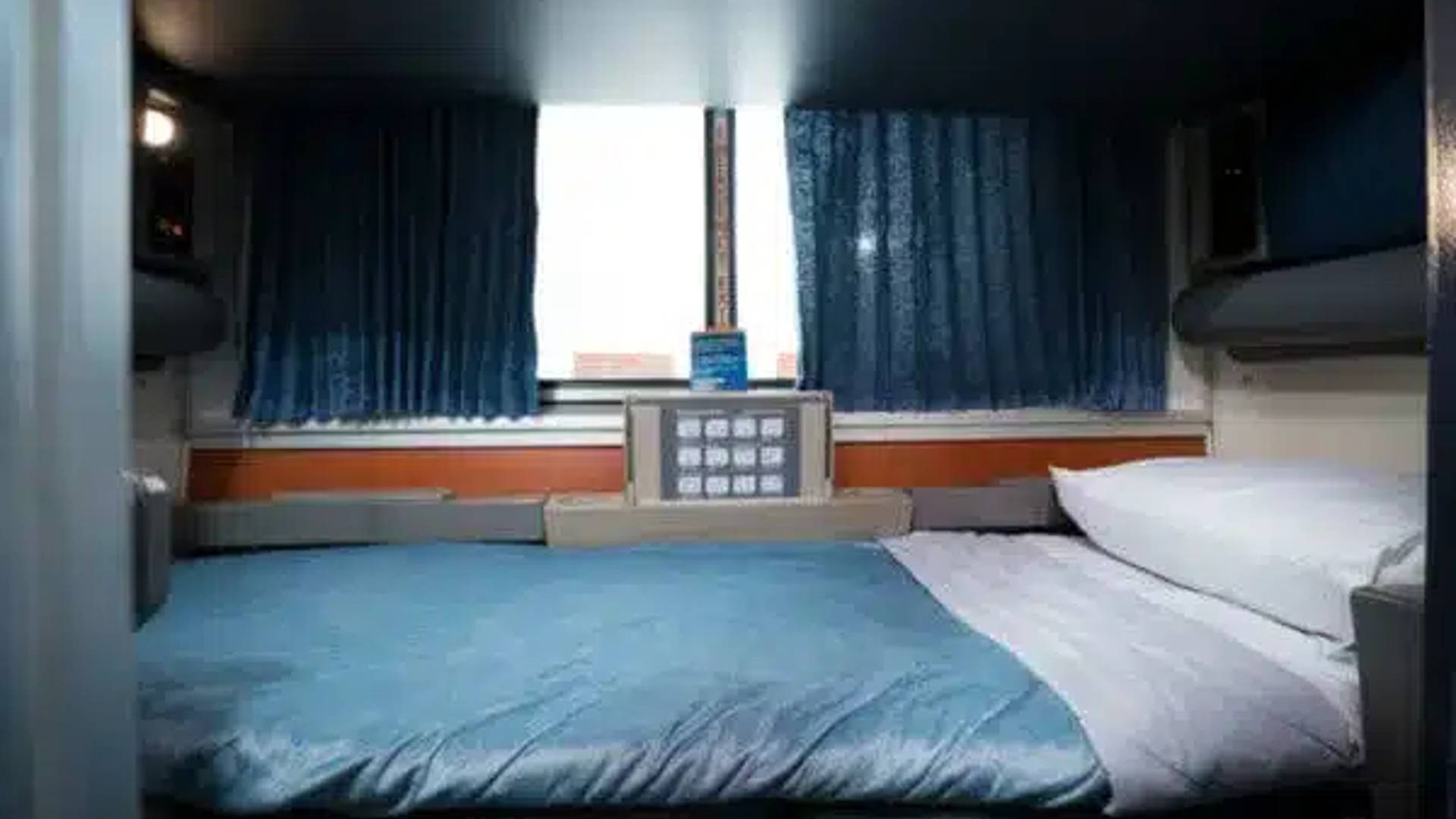 Amtrak Superliner Bed set up for the night