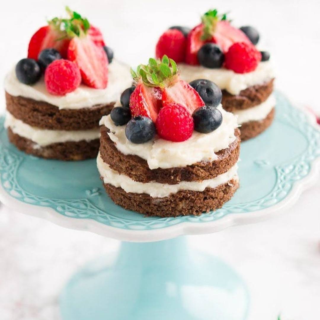 red white and blue mini cakes