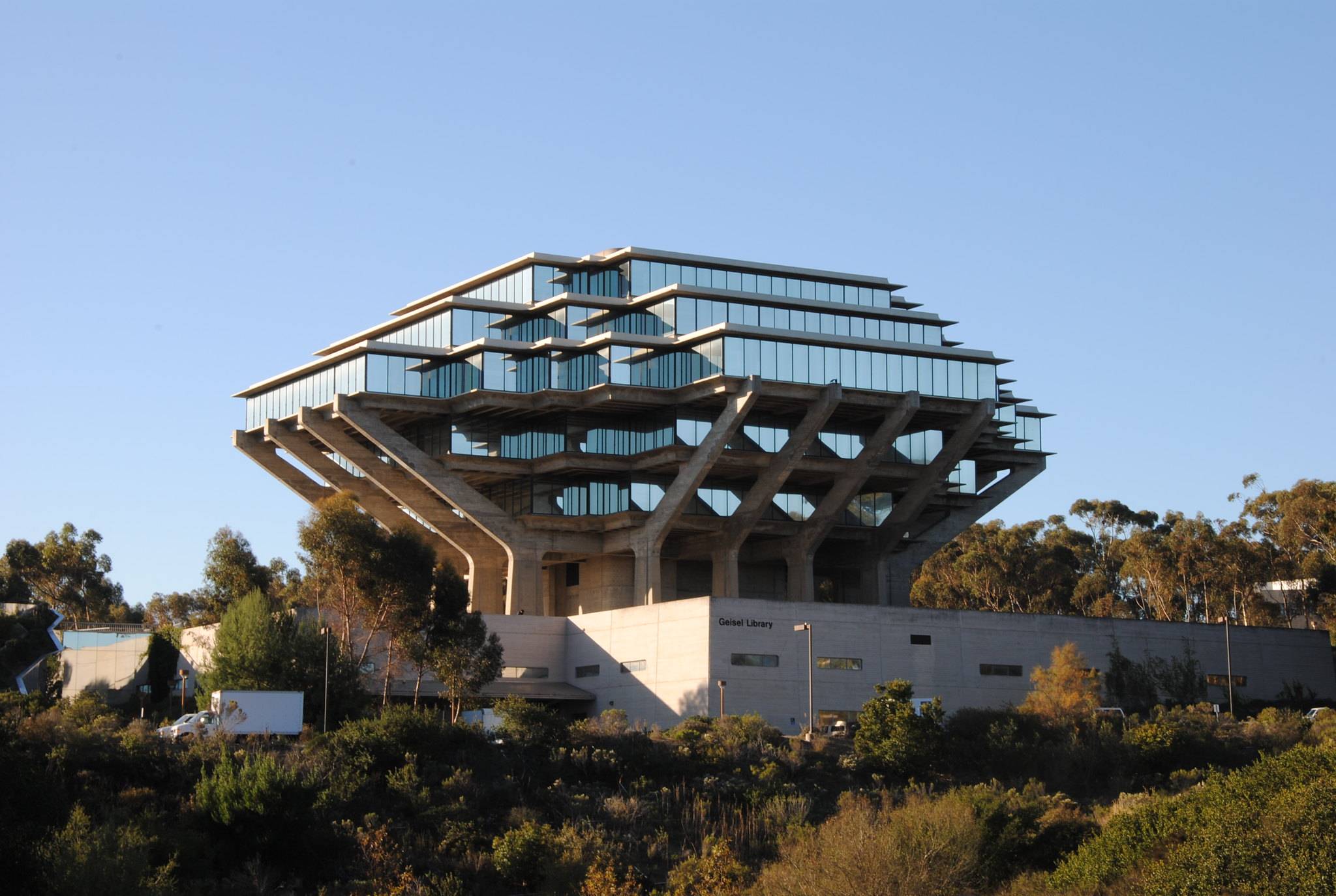 "UCSD campus" by Leandro's World Tour is licensed under CC BY 2.0.