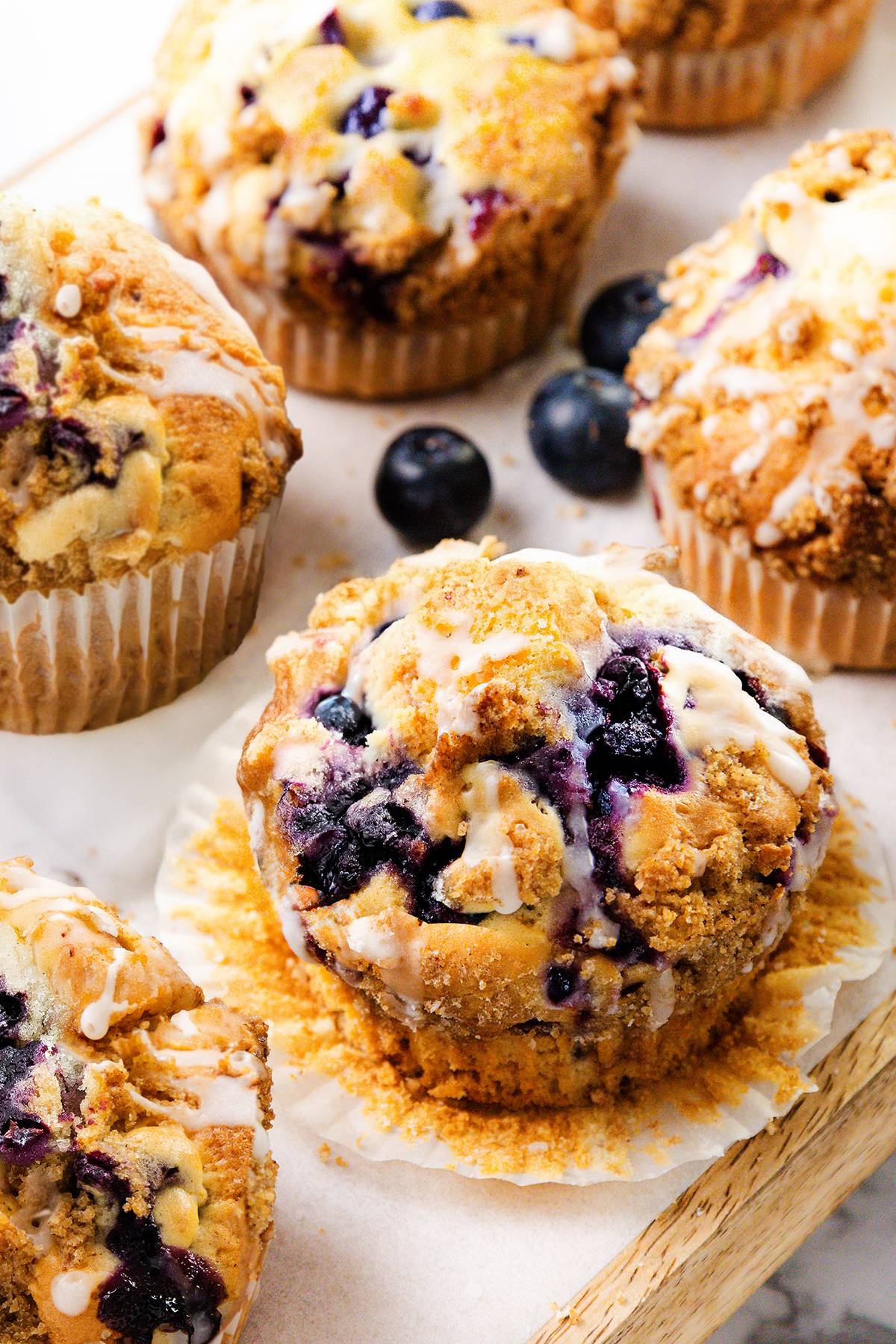 blueberry muffins with crumb topping