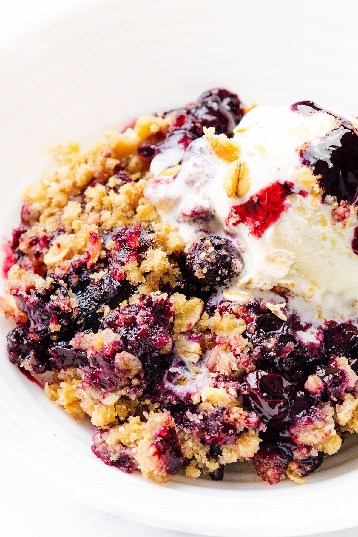 blueberry crumble with vanilla ice cream