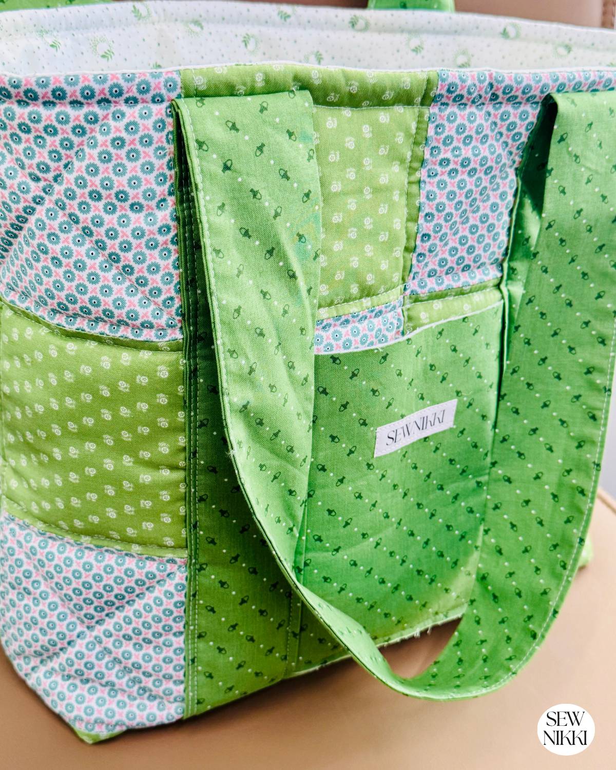 large patchwork quilted tote bag sewing pattern