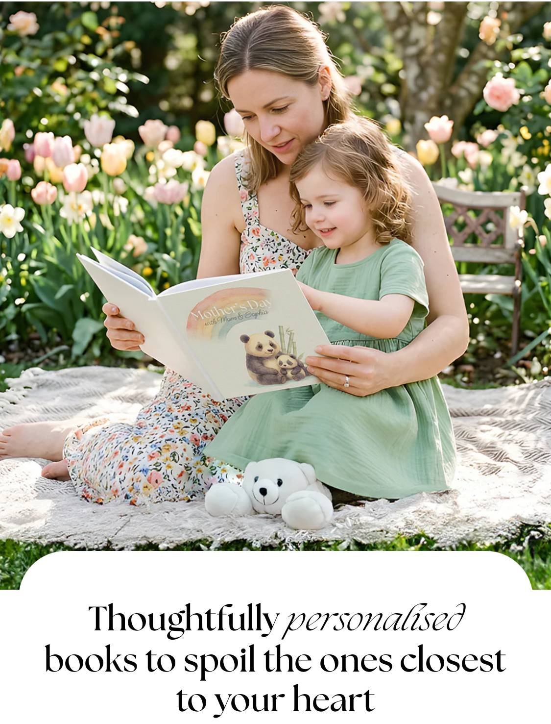 Mom and child reading Paper Pixi Mother’s Day book