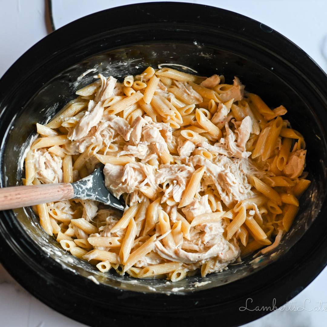 crock pot full of olive garden chicken pasta.