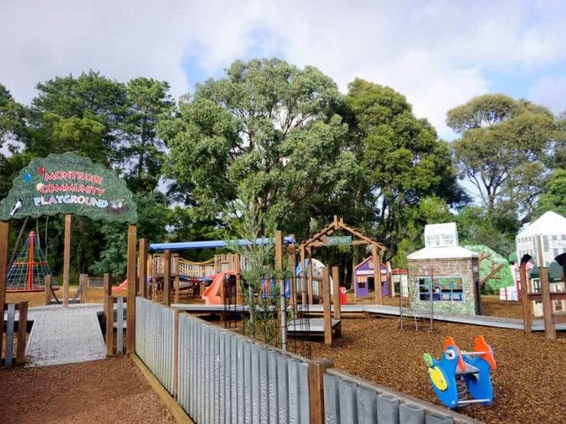 Cafes with Playgrounds nearby