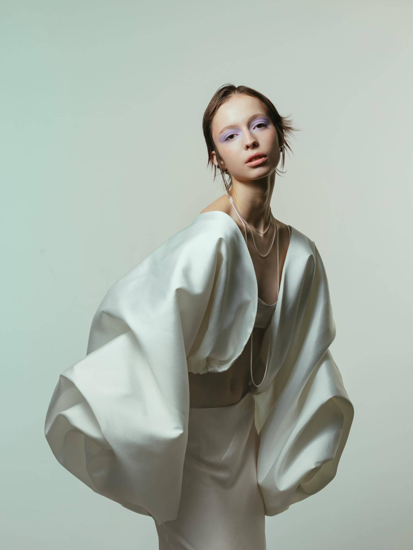 How do you end up with such a magnificent team?
It felt like a perfect alignment of planets. From the studio to the model, the brightest jewels, makeup that cared for every tiny detail, the beauty of the clothes and the styling, the sharp eye for light, the hands that helped get the camera ready and the computer to cooperate.

I was incredibly lucky to be surrounded by the best people on this shoot. I hope many more collaborations and creative spaces are on the way. What a wonder everything that happened. It felt so human, so beautiful, so fun.

I promise to make a less weird playlist next time. I’m learning… thank you for your patience, haha!

Model: @iroshitoku
Modeling Agency: @agency.bmm
Makeup Artist: @monsi.hahn
Stylist: @vidiroldang
Jewelry Designer: @_joseanglada
Photography Assistant: @joshua.hlst 
Lighting Assistant: @frederike.vds
Studio: @marbellastudio__
Video: @bryanemolina

#berlin #berlinphotographer #berlinfotografin