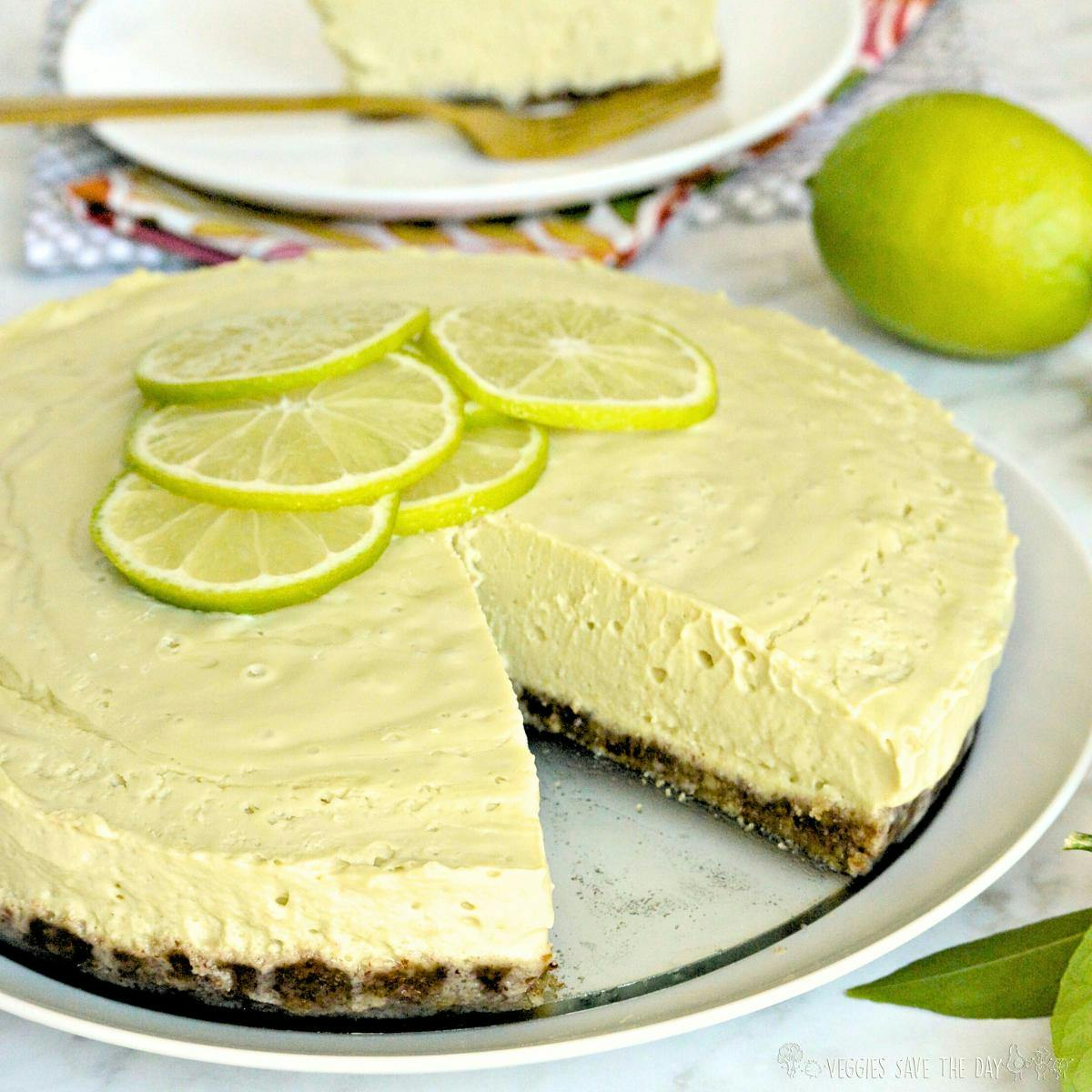 Raw key lime pie topped with lime slices.